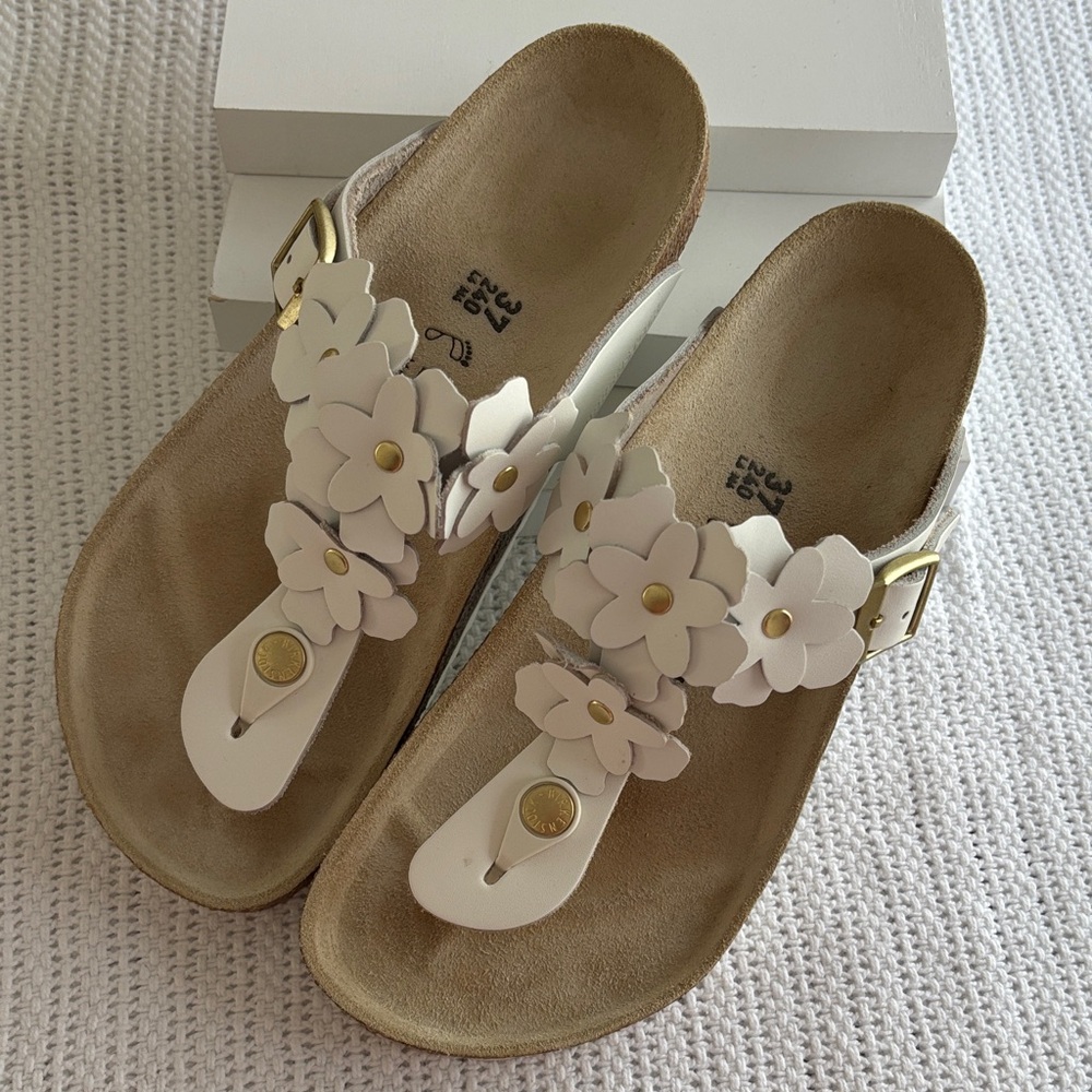 Birkenstock Gizeh White Floral Sandals - Picture 2 of 7